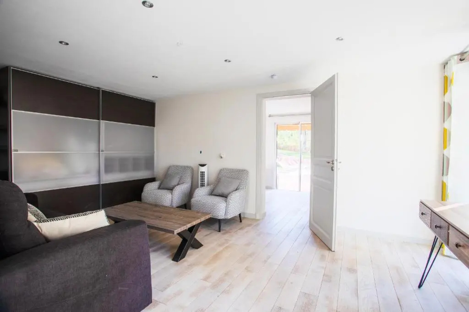 Serene Luxurious Hillside Villa Near Cannes