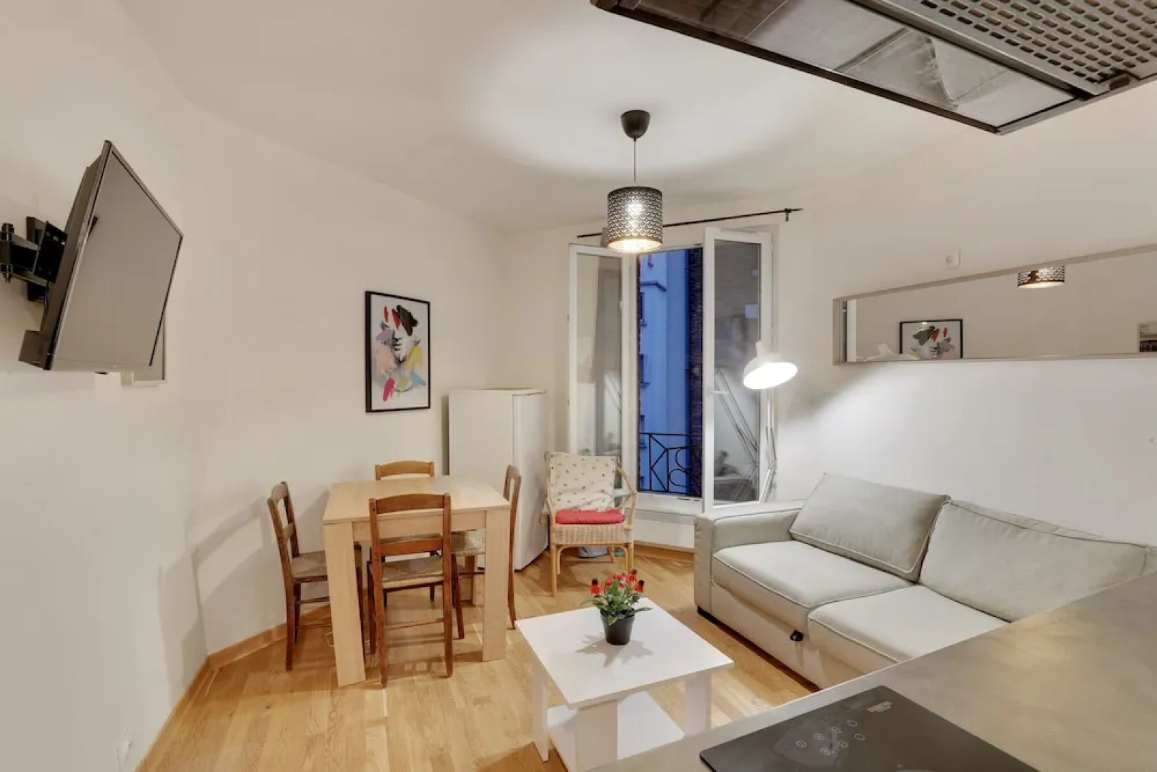 T2 4 People Near Paris Vincennes