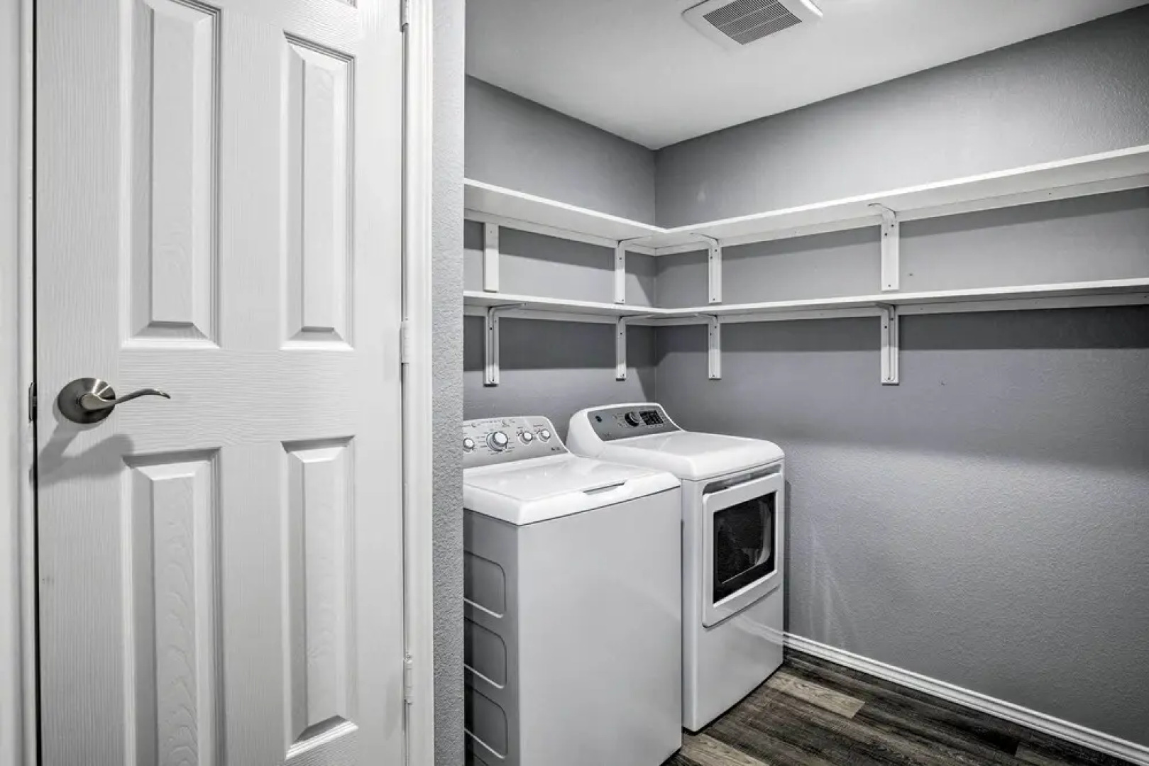 Sleek Rockwall Home Near Dtwn Dallas & Lake!