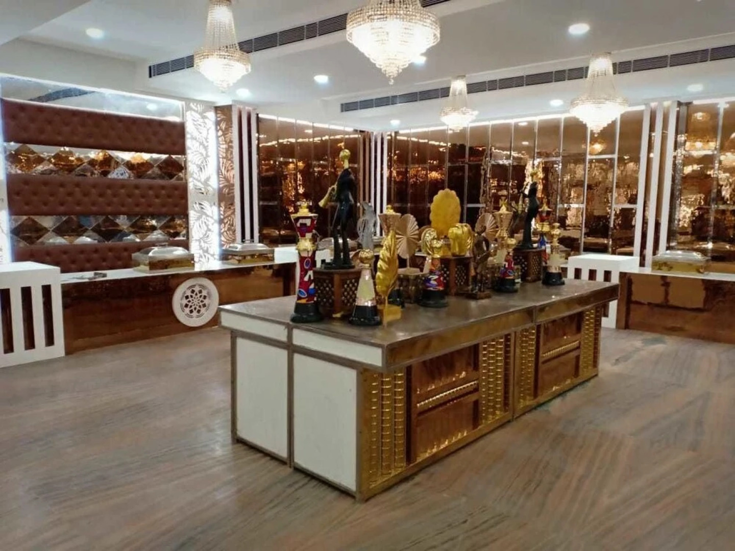 OAK TREE by Golden Plate