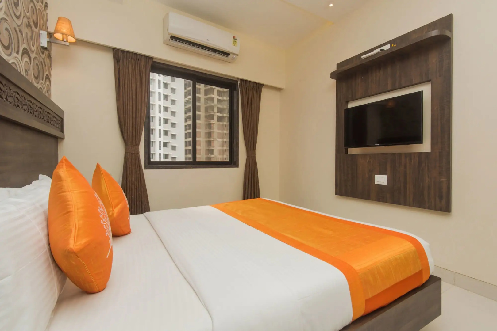 OYO 10650 Hotel Lotus Residency