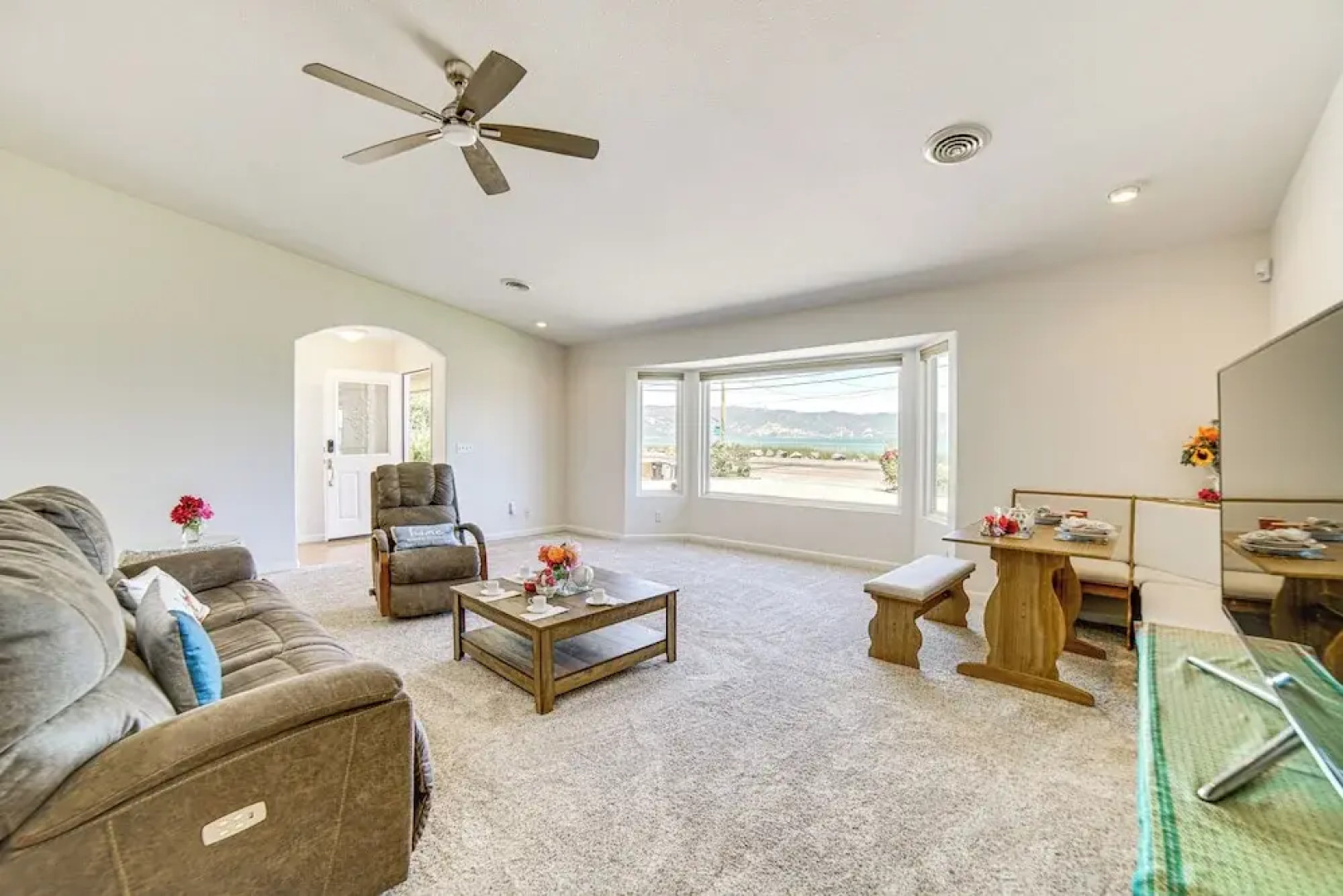 Steps to Clear Lake: Hot Tub Haven in Norcal!