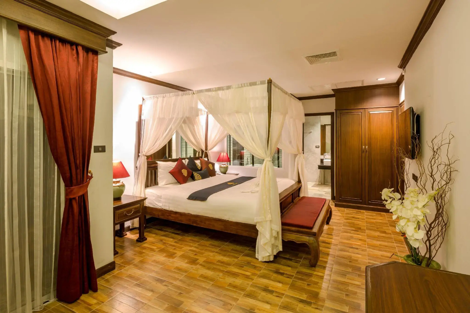 Tanawan Phuket Hotel