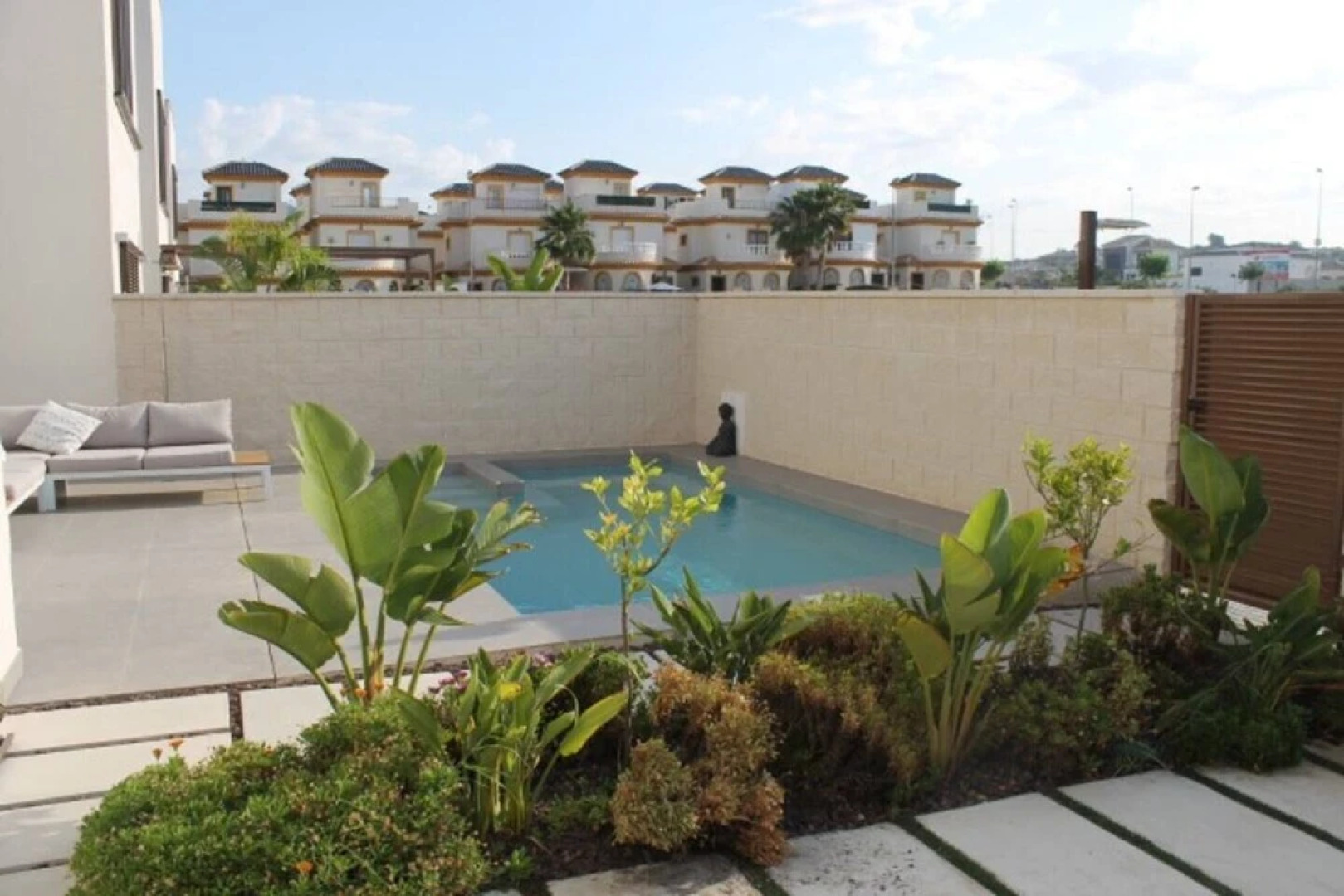 Luxurious Villa sleeps 6 with Private Pool LM1