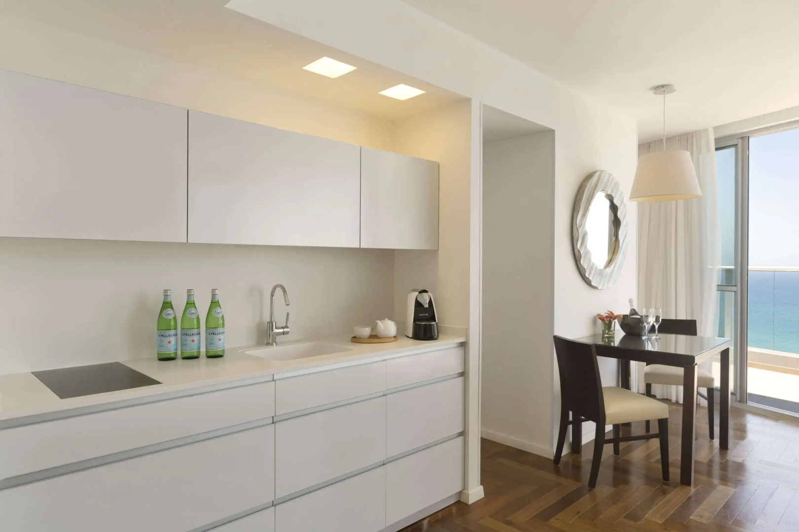 David's Harp Hotel and Suits