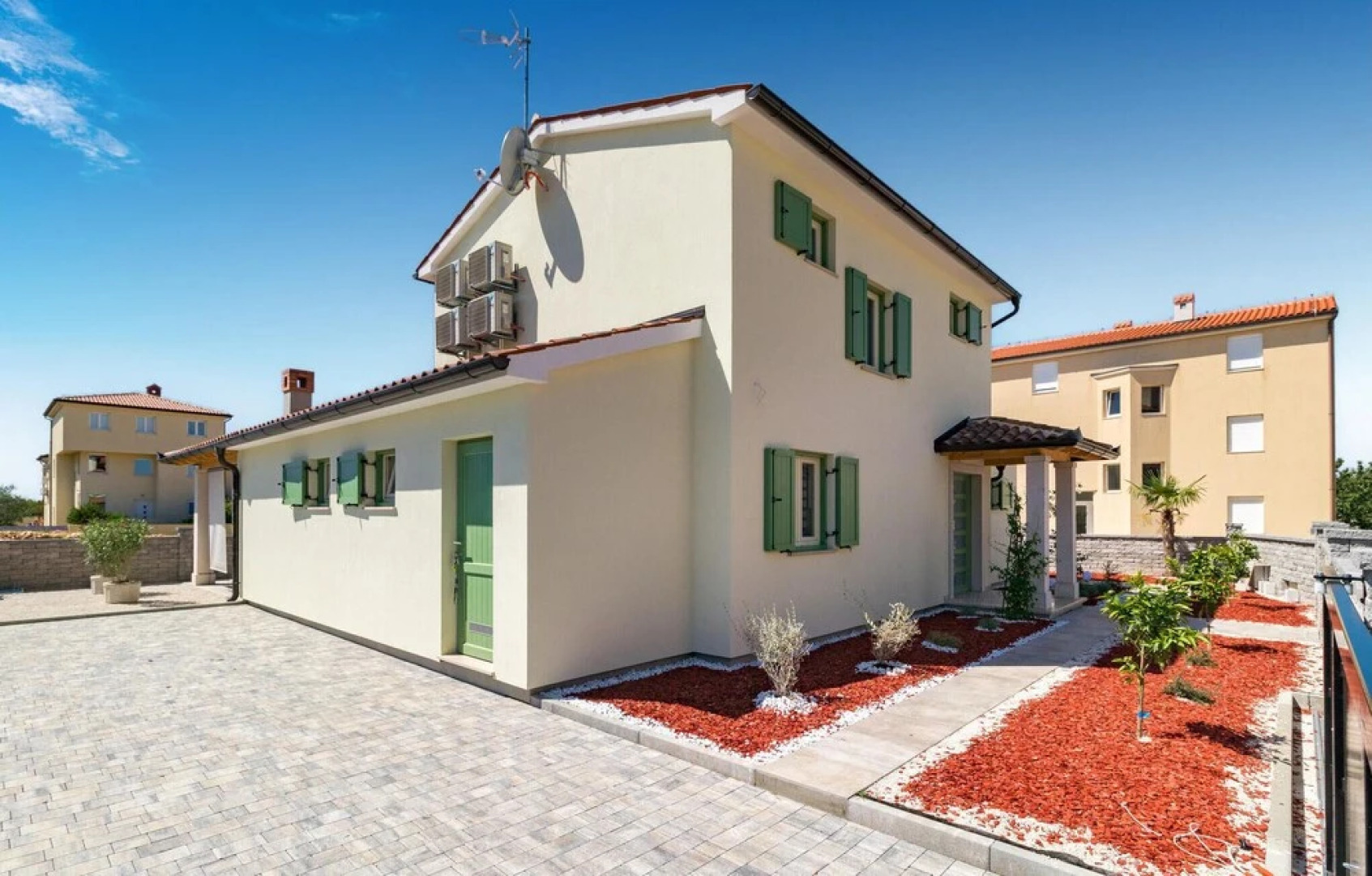 Nice Home in Peroj With Wifi, Heated Swimming Pool and 3 Bedrooms