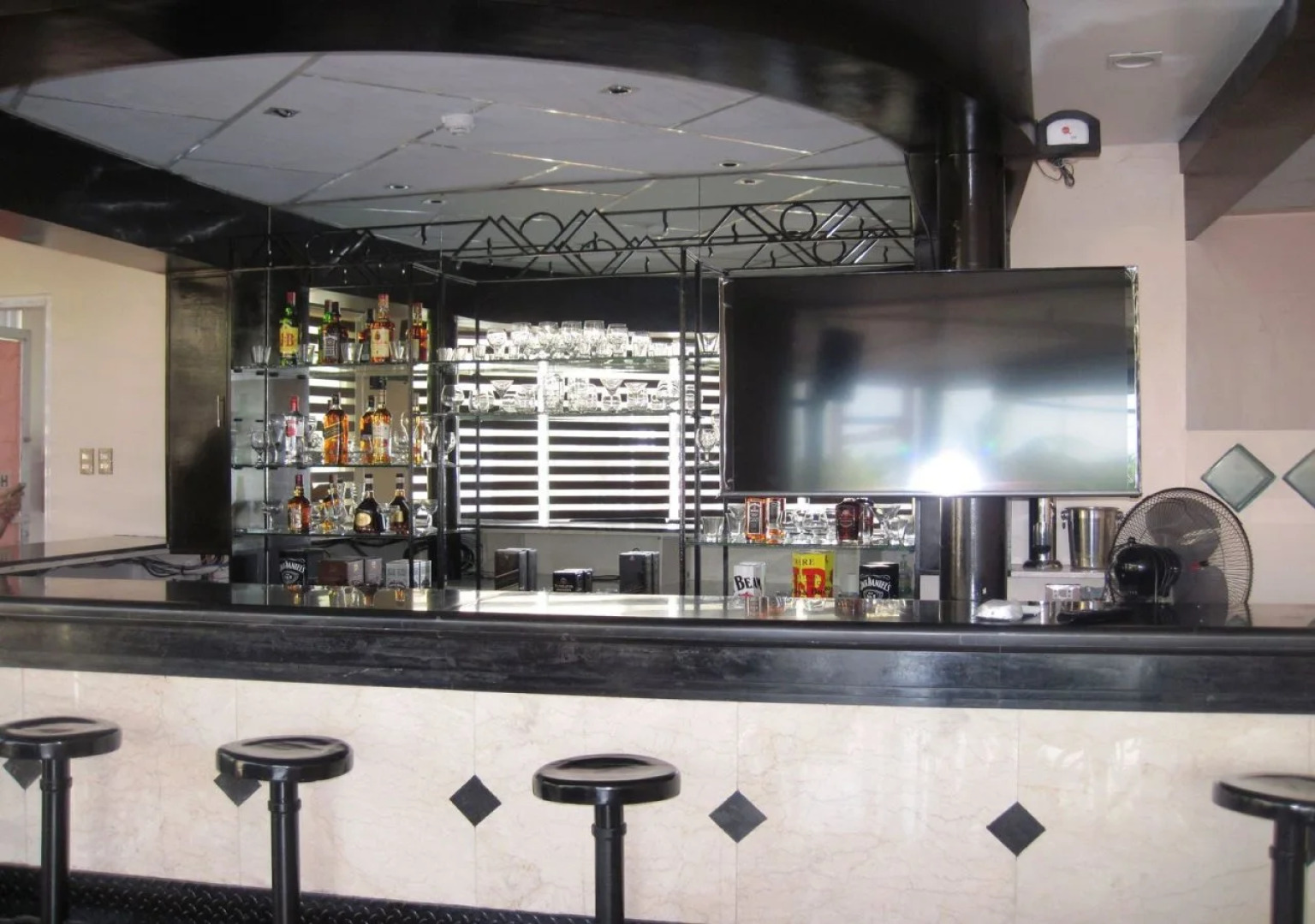 Alicia Hotel & Restaurant