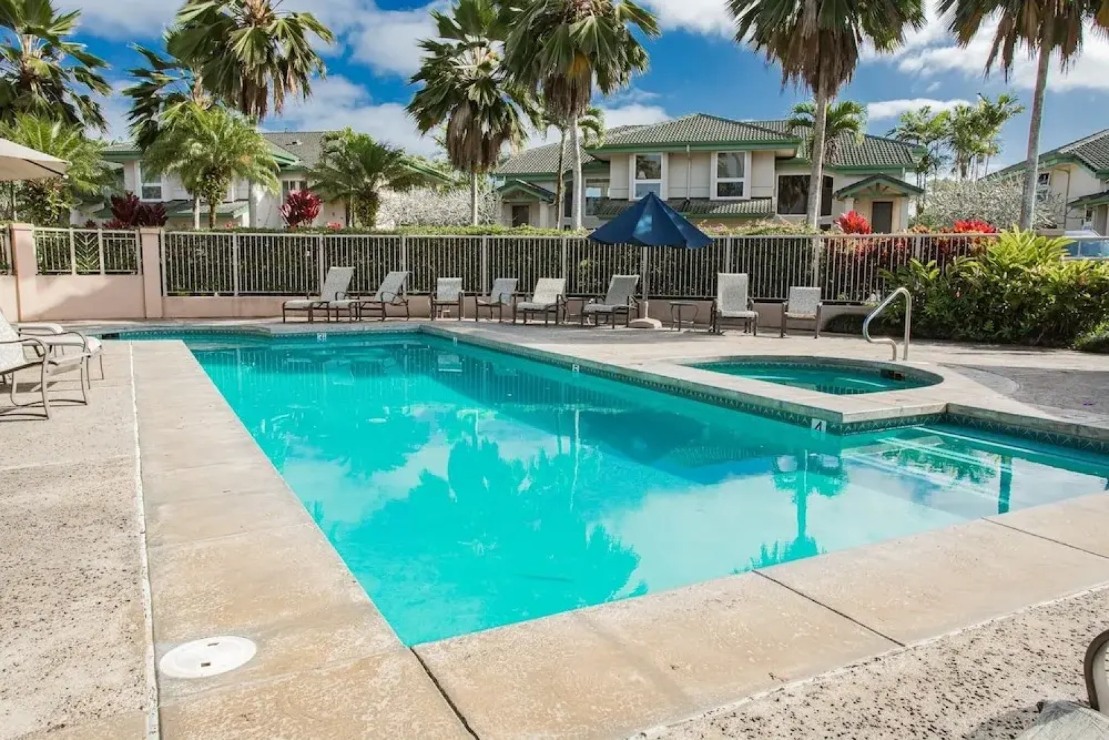 Villa of Kamalii by RedAwning