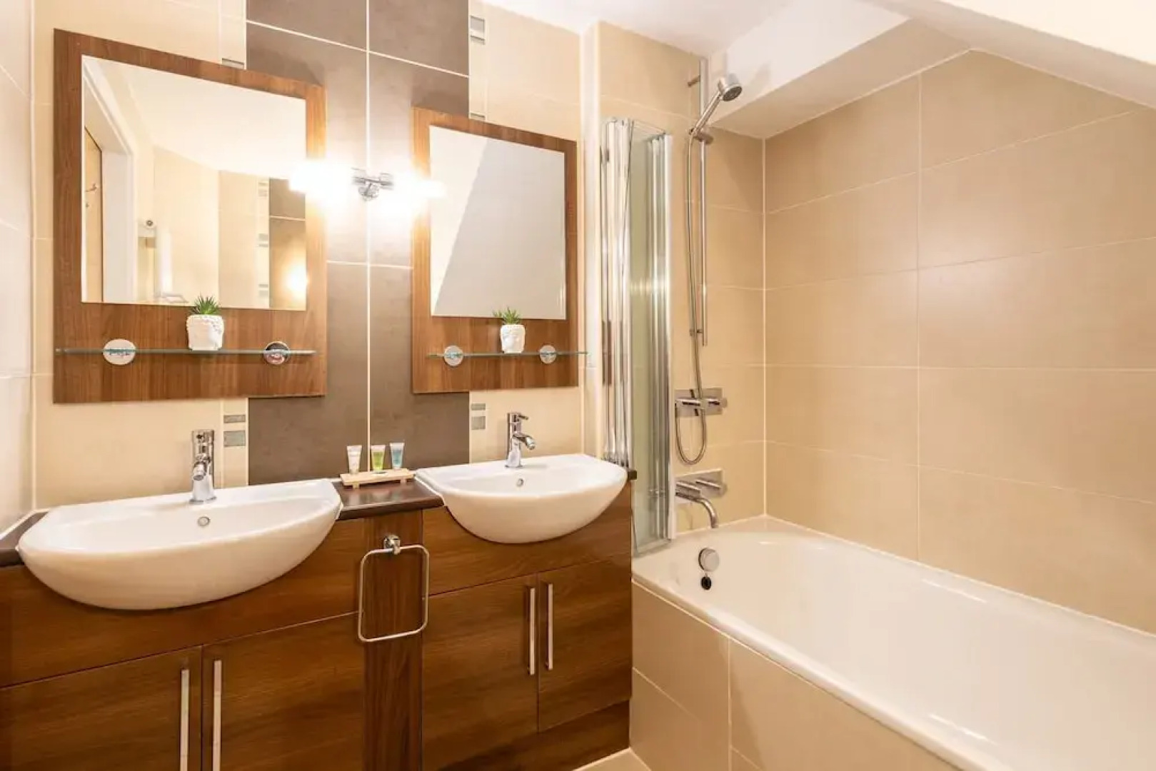 Host Stay Bowscale Suite