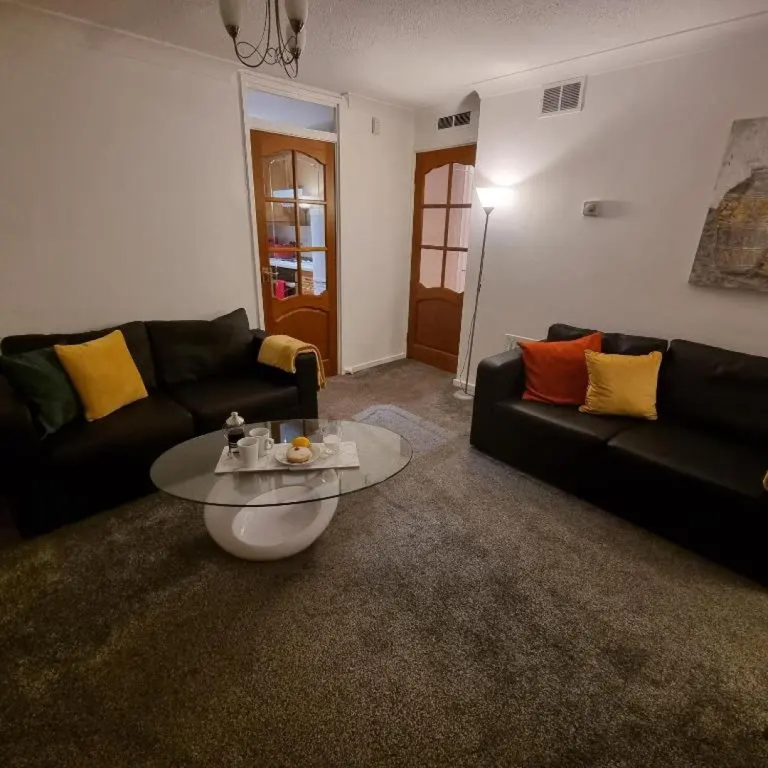 PREMIER - Whifflet Apartment