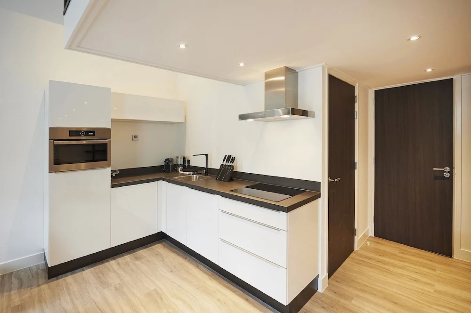 "DE BANK" - Hotel Apartments