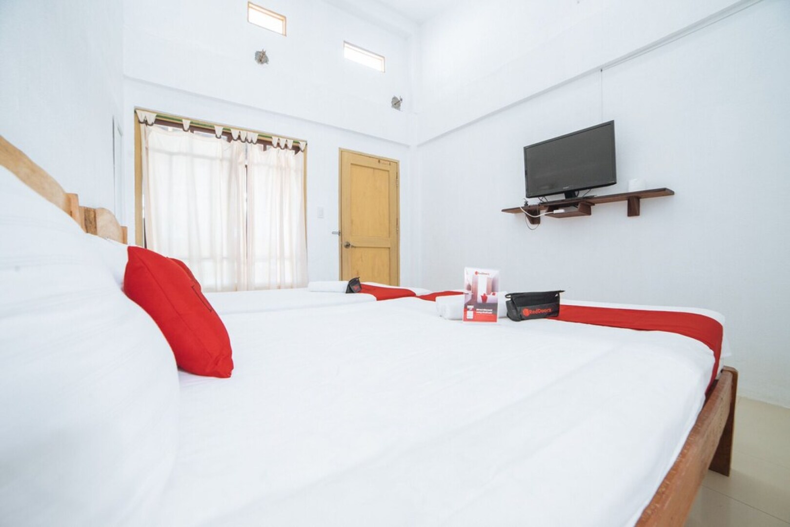 RedDoorz @ Sabang Beach Baler