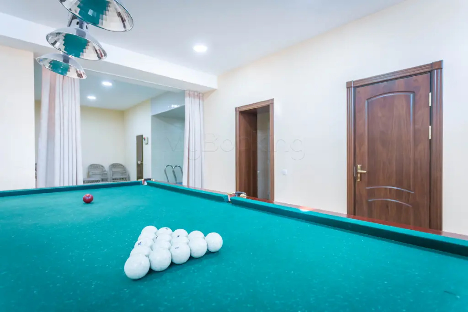 Lake House Resort hotel