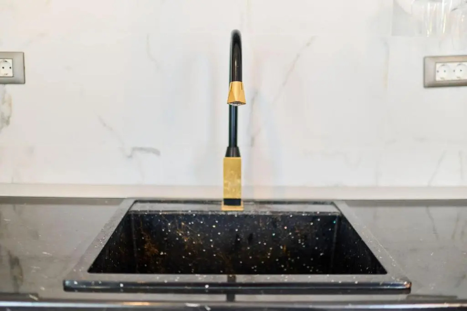 Color Studios in Nord10 - Pool & playground