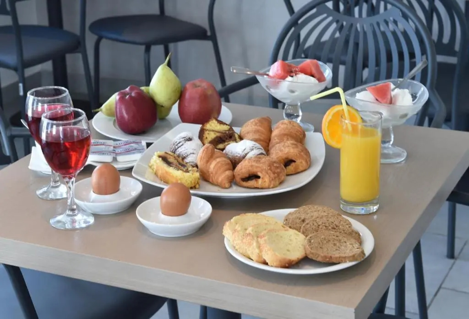 Alexandros Suites & Apartments