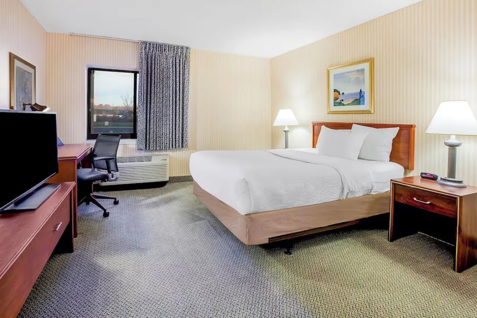 Norwood Inn and Suites Detroit