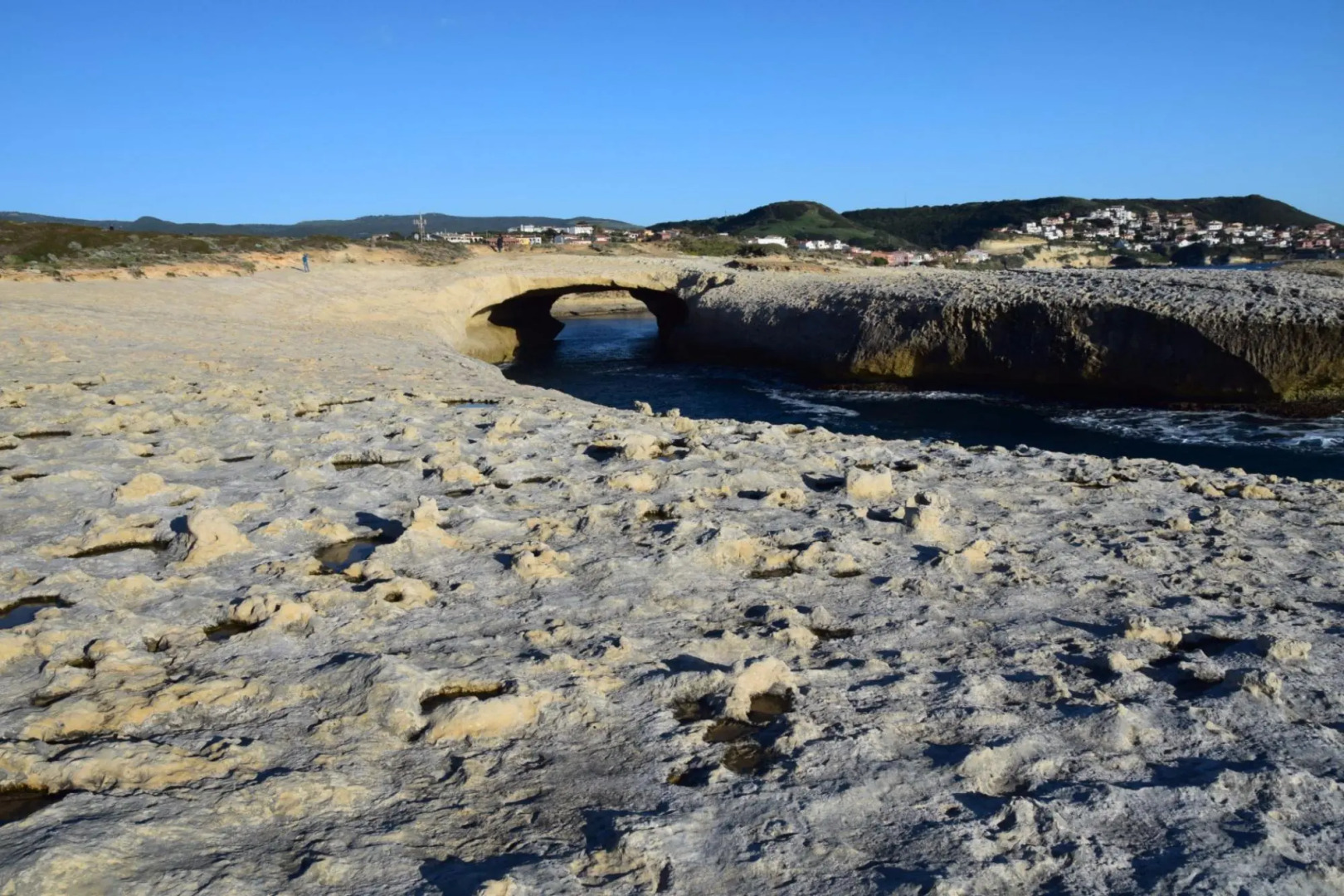 Seafront holiday home twenty meters from the western shore of Sardinia in S'archittu Beach-Casa del Giglio