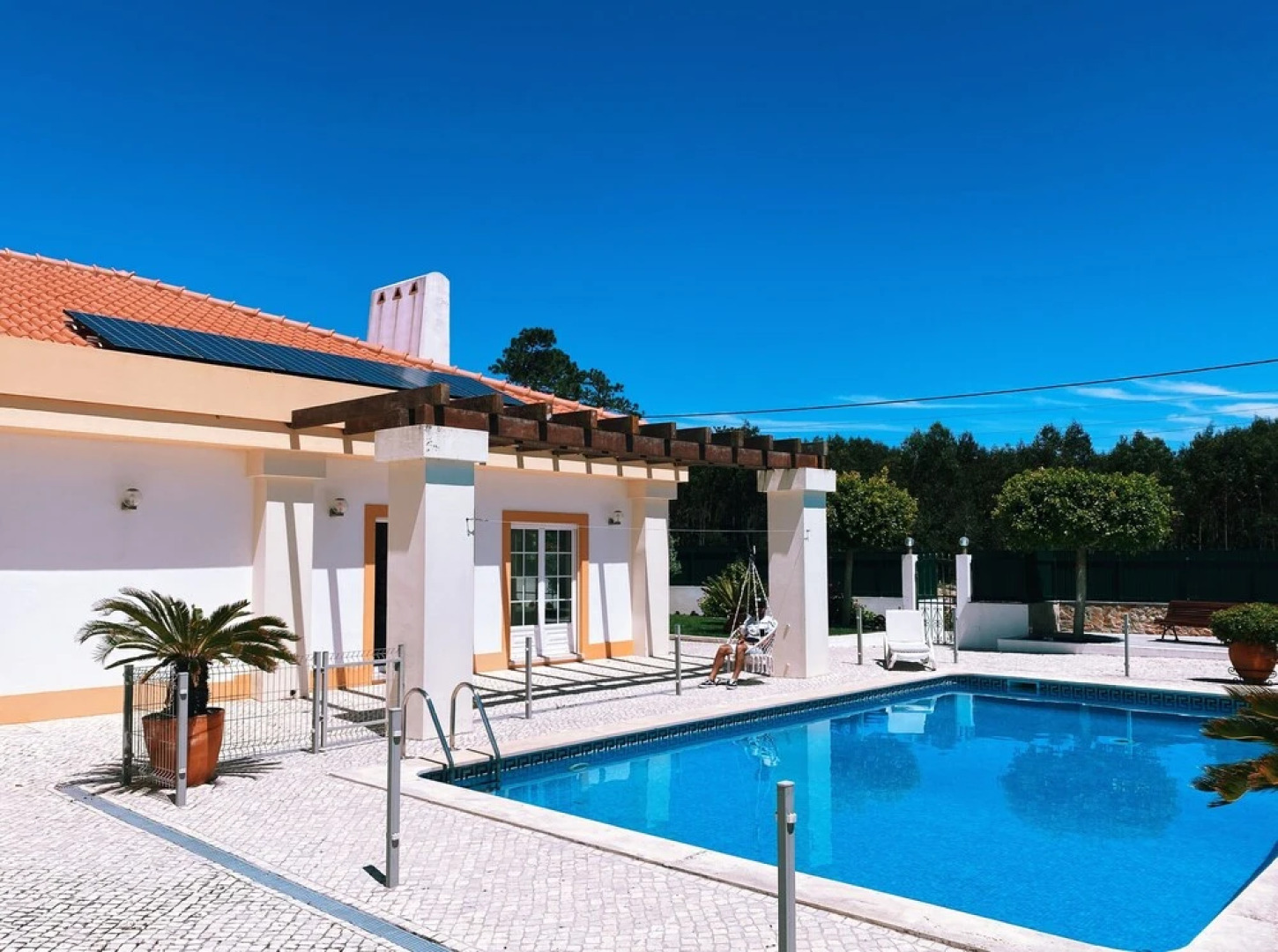 Cliff Surf Camp Hostel