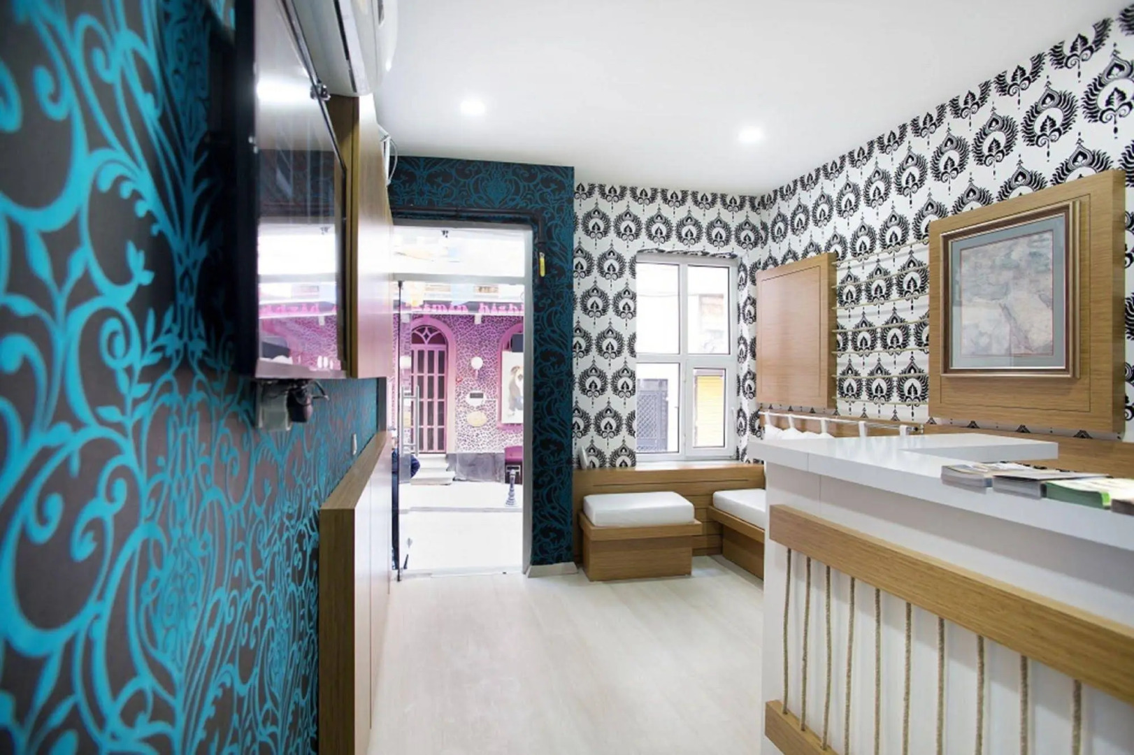 La Pazza Suites Hotel