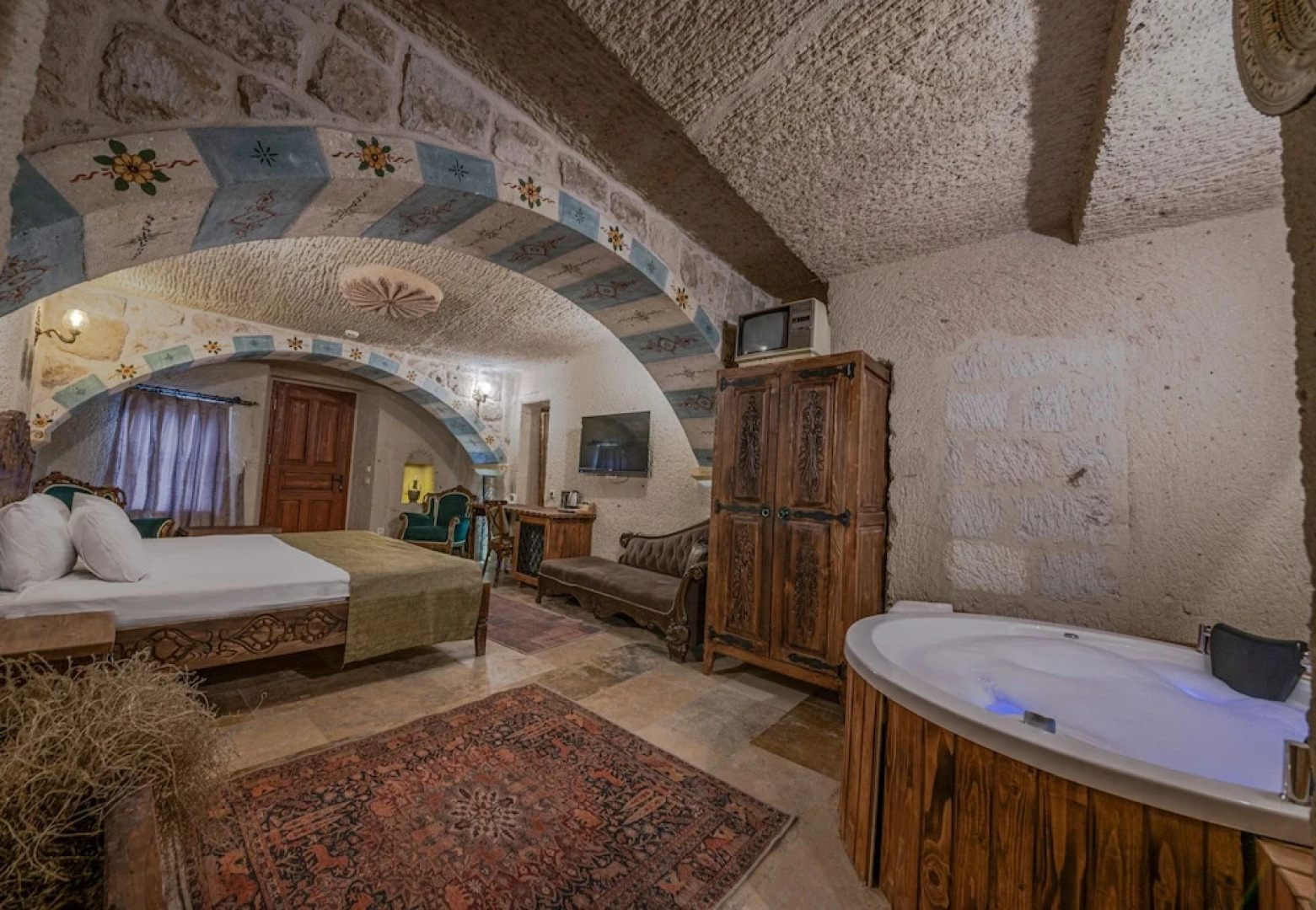 Capp Royal Cave Hotel