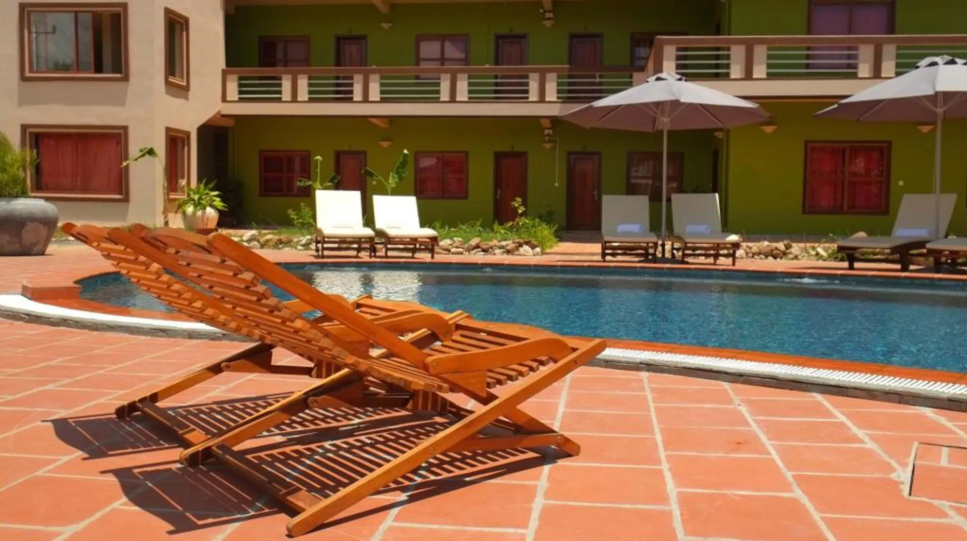 Two Moons Hotel - Hostel