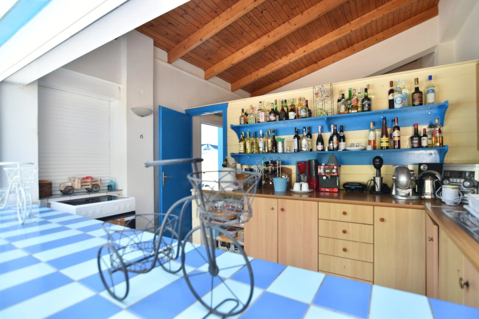 Blue White Hotel Studio Apartments