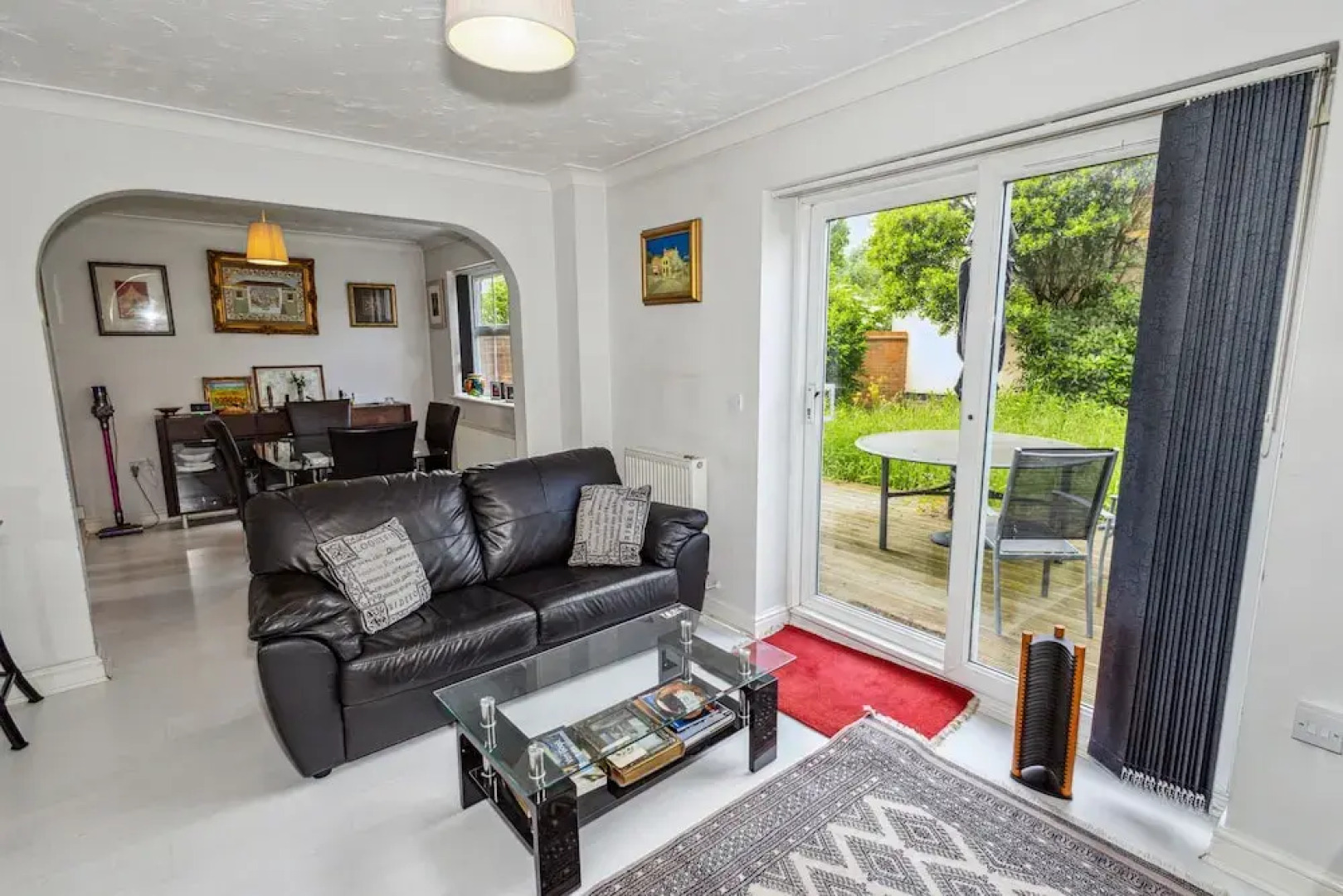 Urban Oasis - Modern 2B/2B Retreat Near Nature