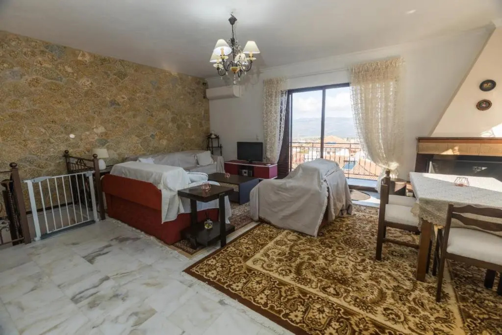 Raise Amfikleia Mountain House