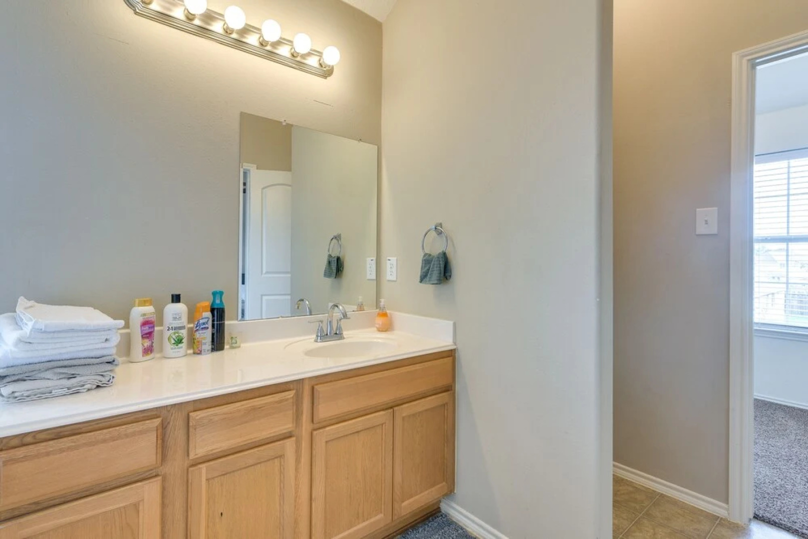 Pet-friendly Pearland Home ~ 21 Mi to Houston!