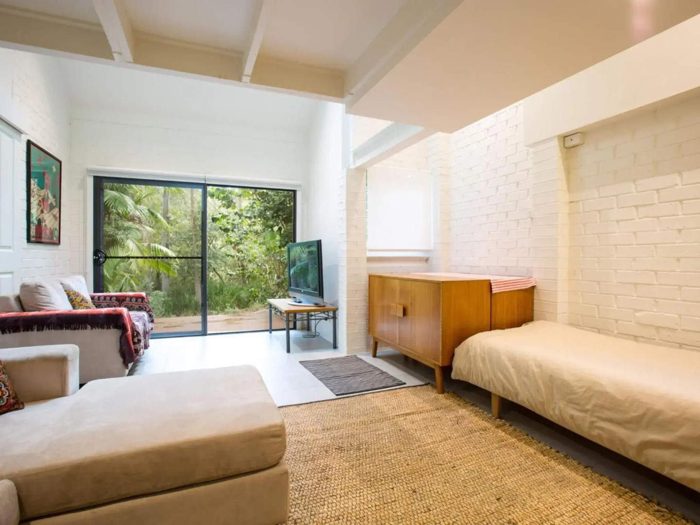 Sea Mist at Hyams Beach 4pm Check Out Sundays