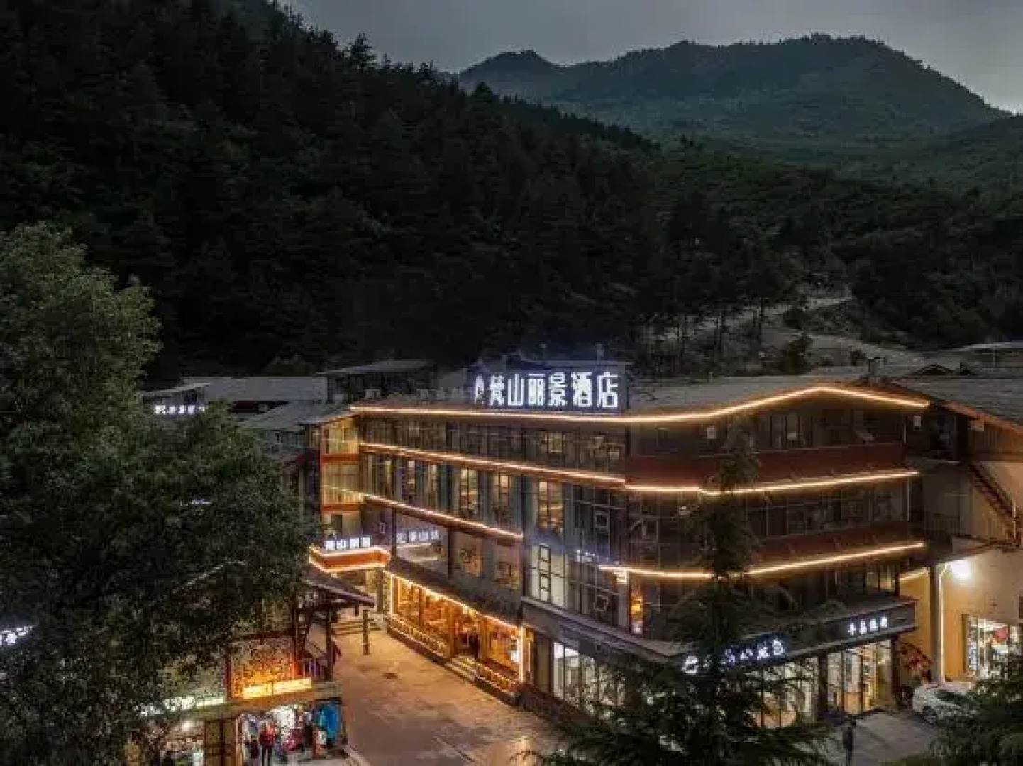 The pretty view of Buddhist hill homestay