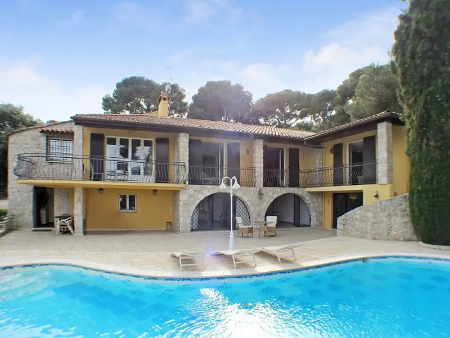 Grande Villa proche Monaco