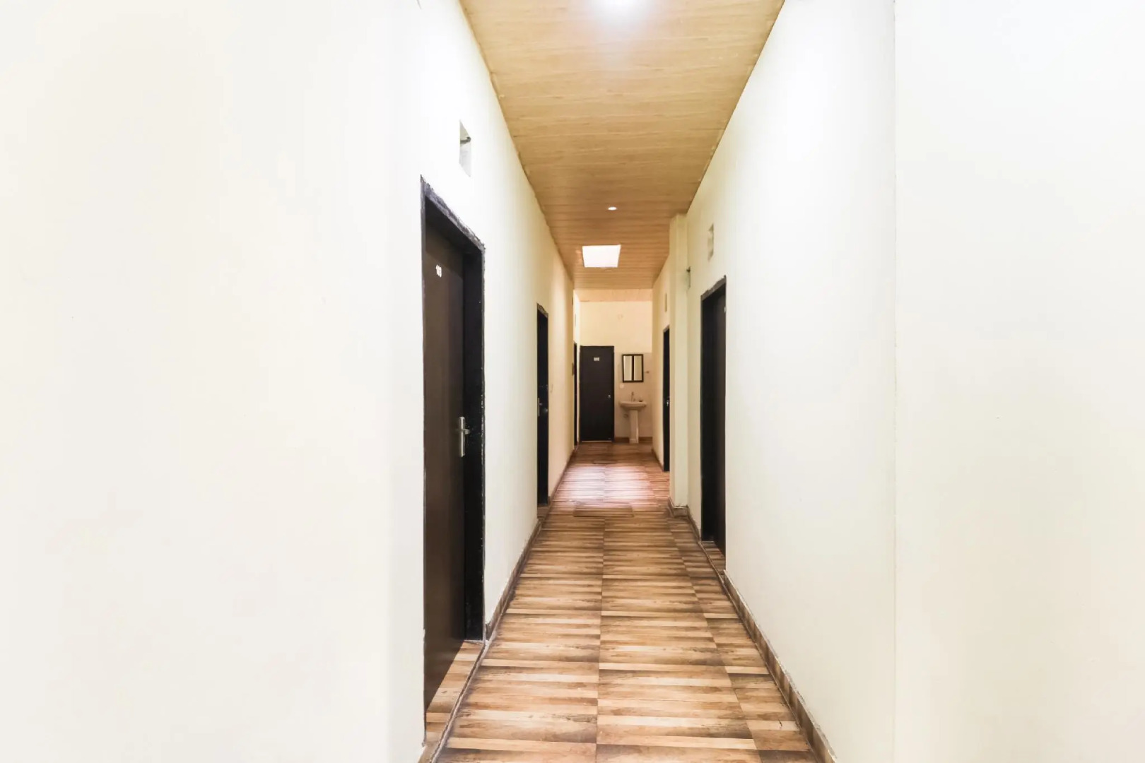 SPOT ON 62824 Hotel Gold Inn