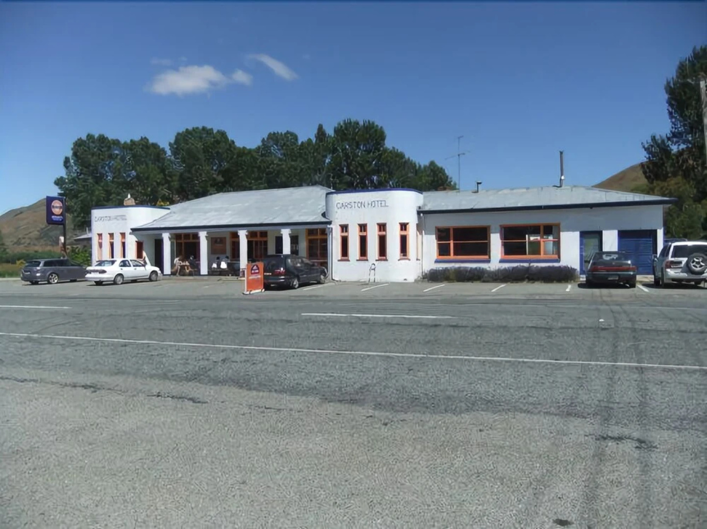 Garston Hotel and Cafe