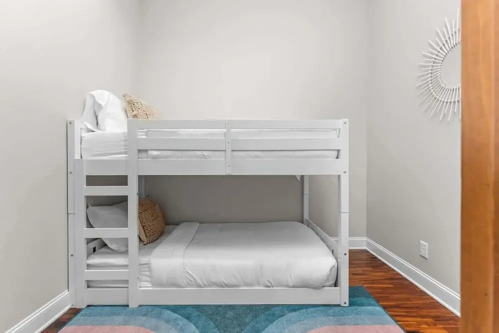 Luxurious Lake Park House: Sleeps 25, Pool, Hot-tub, Firepit and Game Room!