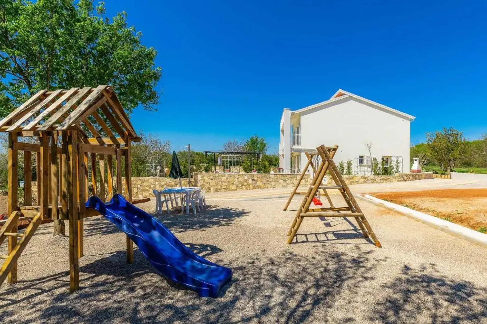 Villa White Pebble II