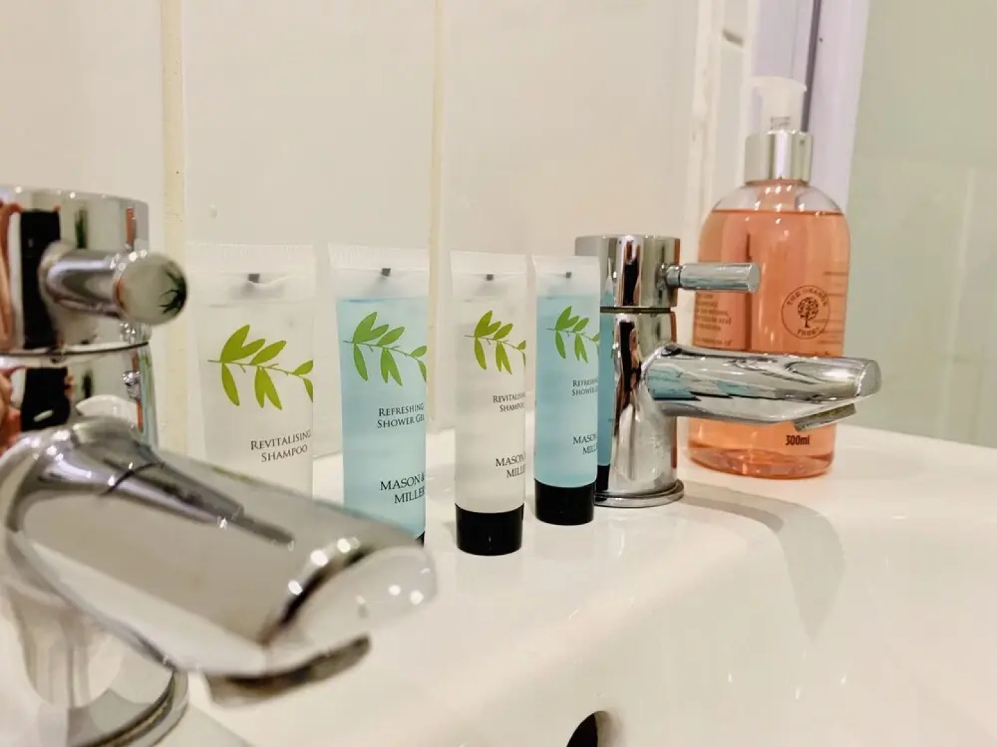 SA Today St Margarets Court Taunton with Fibre Wi-Fi & Netflix