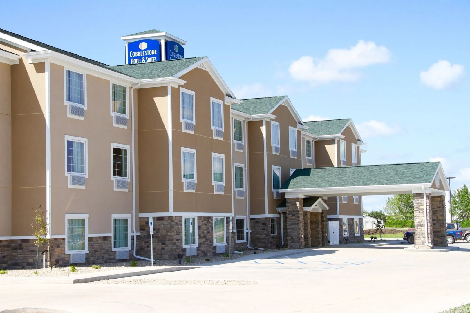 Cobblestone Hotel & Suites – Devils Lake