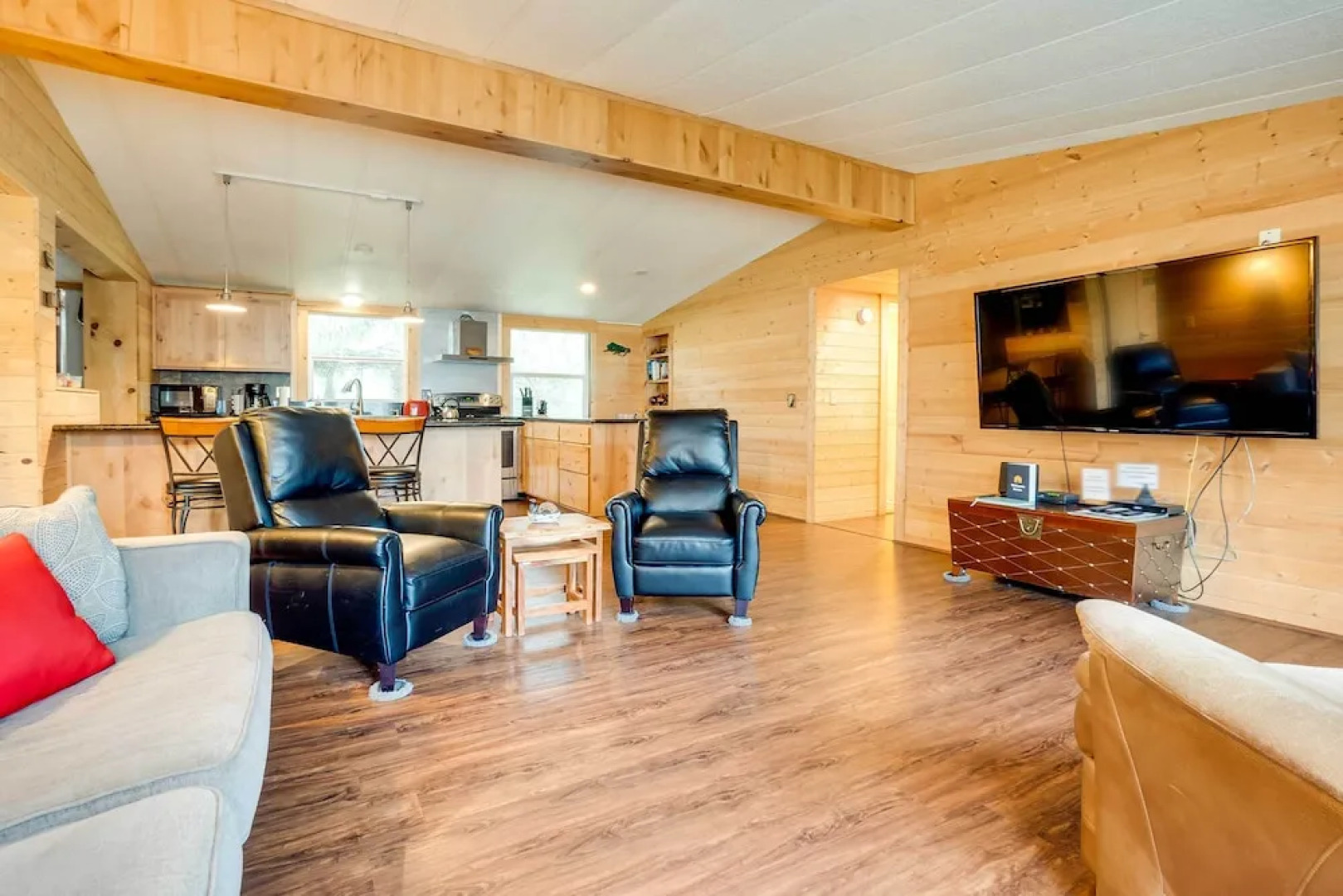 Brookings Home w/ Deck, 1/2 Mi to Harris Beach!