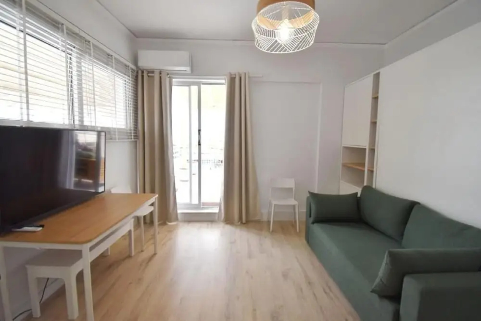 Penthouse Nea Smirni