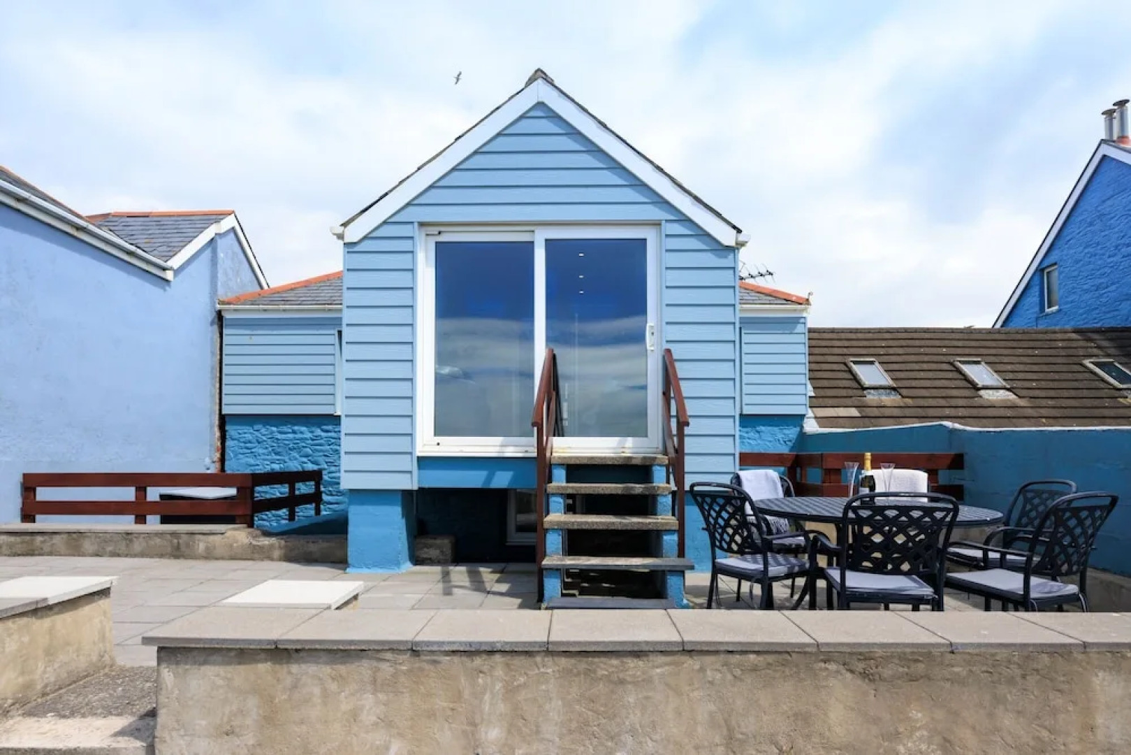 Beach Side House in Beautiful Borth