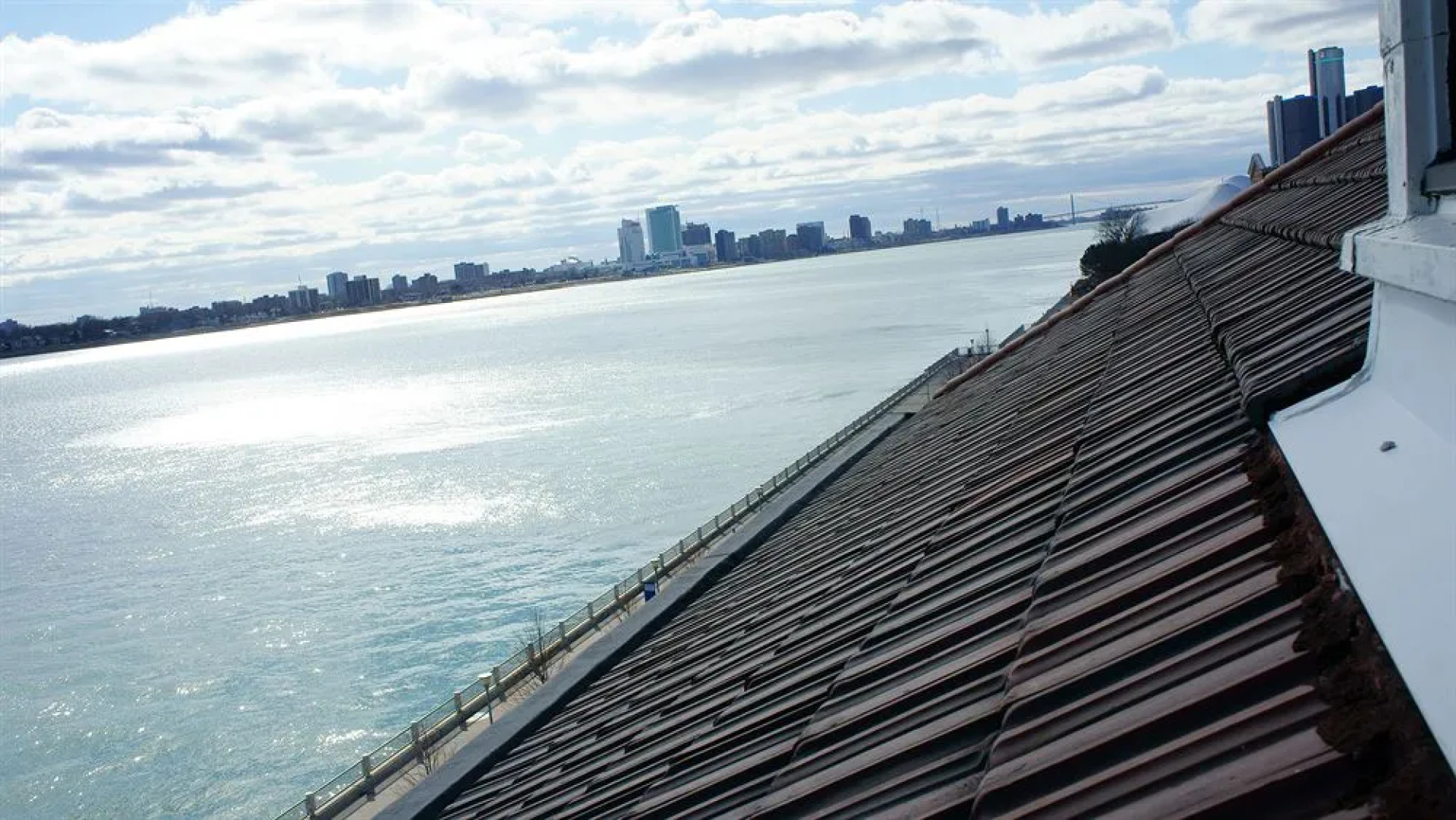 Roberts Riverwalk Hotel Detroit