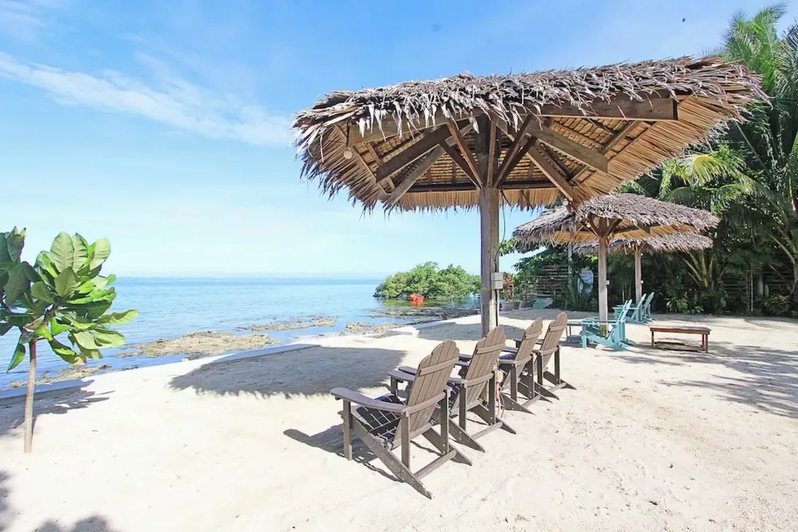 Jonas & Twins Resort