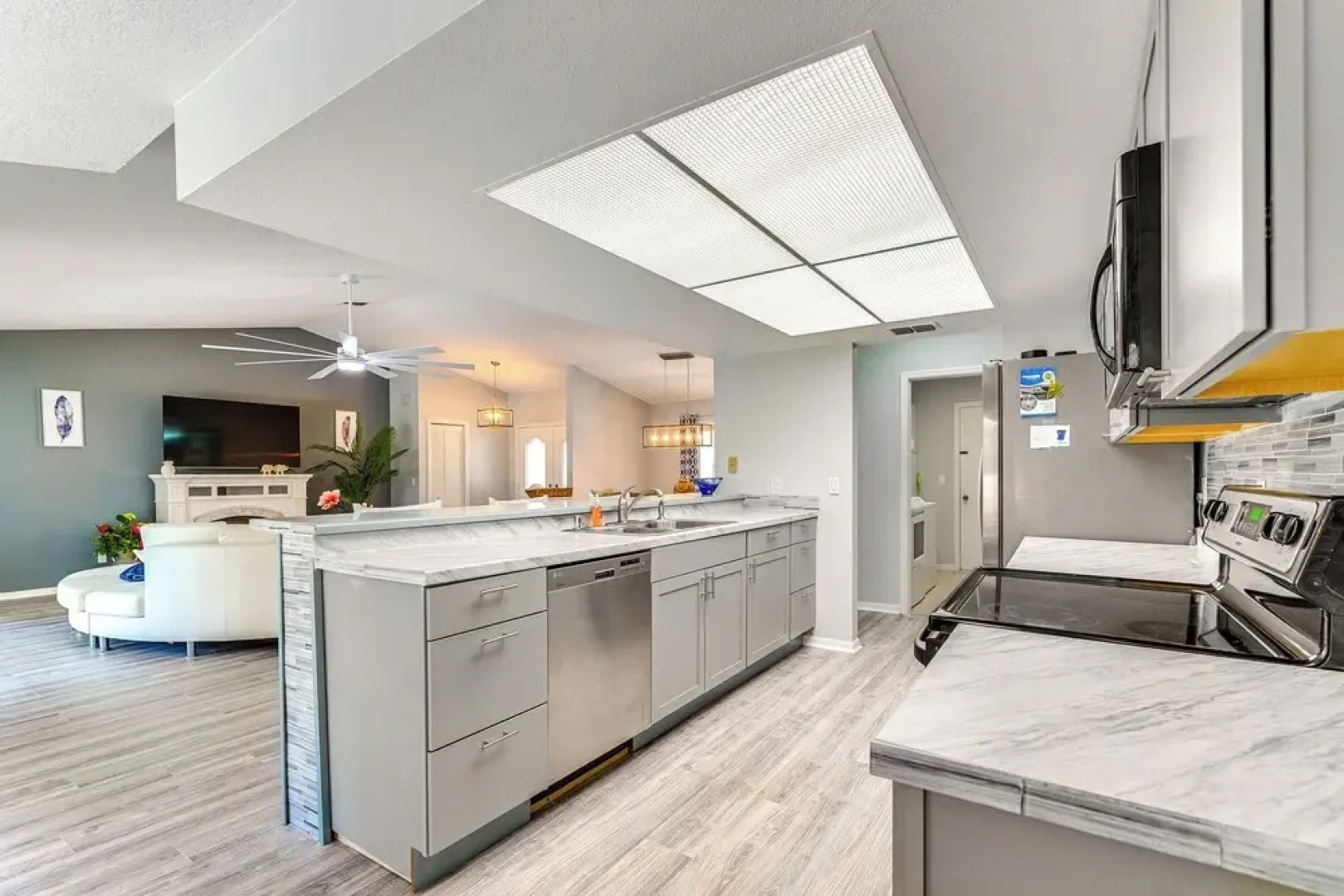 Spring Hill Home: Heated Pool, 9 Mi to Beach!