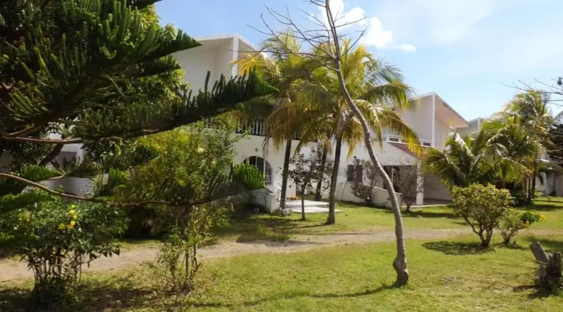 House With 3 Bedrooms in Pereybere, With Pool Access and Enclosed Gard