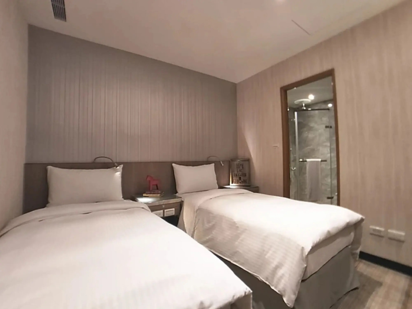 West.inn48 - Self Check-In Hotel