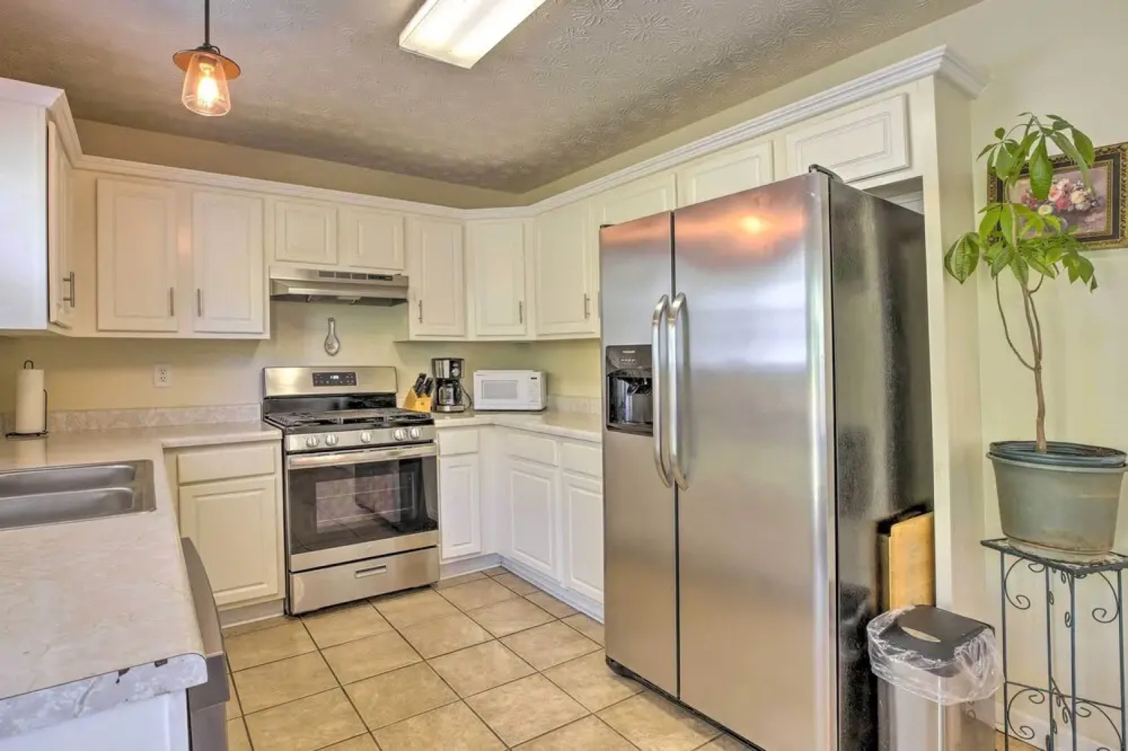 Pet-friendly Home w/ Yard ~ 15 Mi to Atlanta!