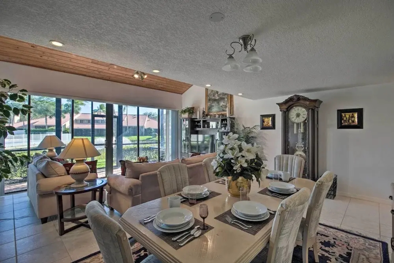 1 Mi to PGA Golf: Retreat w/ Pool in Palm Beach