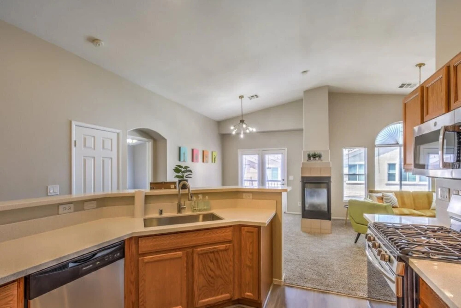 Extended Corporate Beautiful 2 Bedroom Condo With Community Pool Park