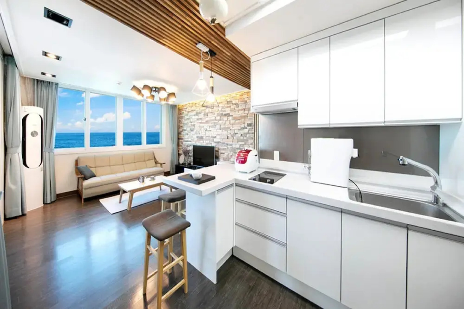 Pohang Couple Stone Pension